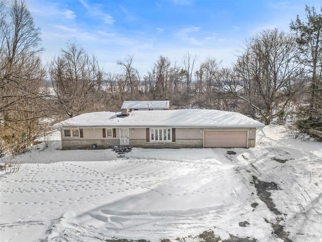 1632 Hudson Road, Hillsdale, MI 49242