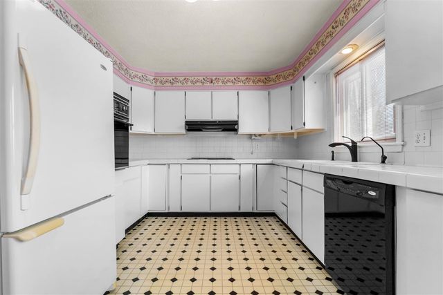 1632 Hudson Road, Hillsdale, MI 49242