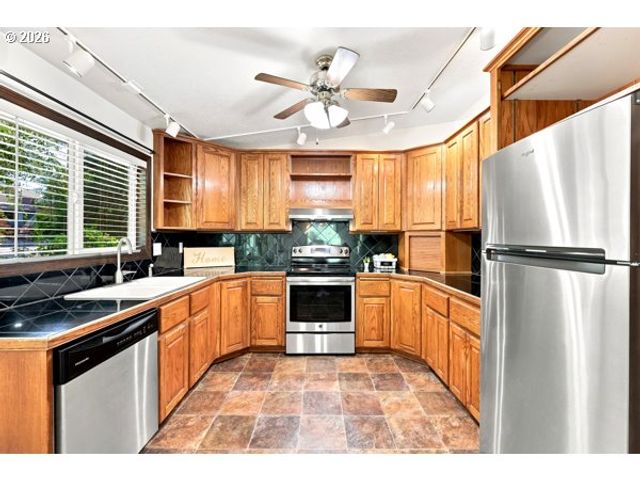 3691 Ne 4TH St, Gresham, OR 97030