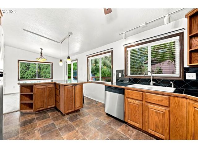 3691 Ne 4TH St, Gresham, OR 97030