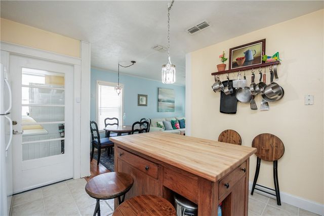 650 Sharon Dr, Corpus Christi, TX 78412