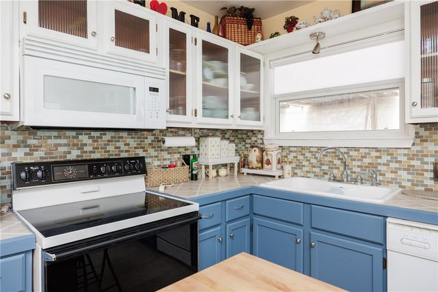 650 Sharon Dr, Corpus Christi, TX 78412
