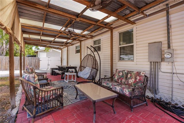650 Sharon Dr, Corpus Christi, TX 78412