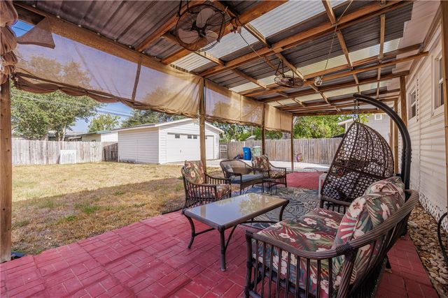 650 Sharon Dr, Corpus Christi, TX 78412
