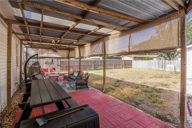 650 Sharon Dr, Corpus Christi, TX 78412