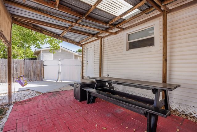 650 Sharon Dr, Corpus Christi, TX 78412