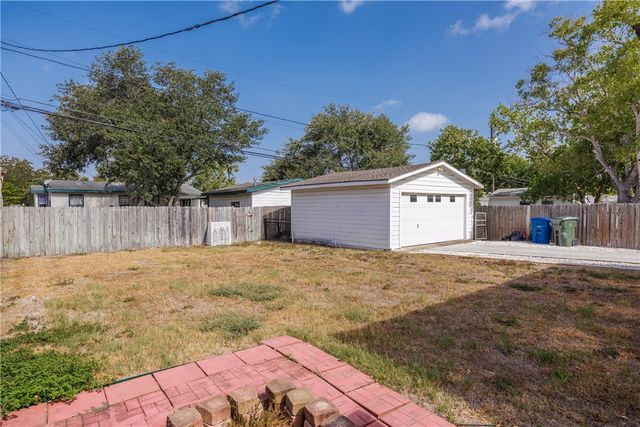 650 Sharon Dr, Corpus Christi, TX 78412