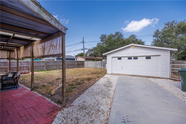 650 Sharon Dr, Corpus Christi, TX 78412