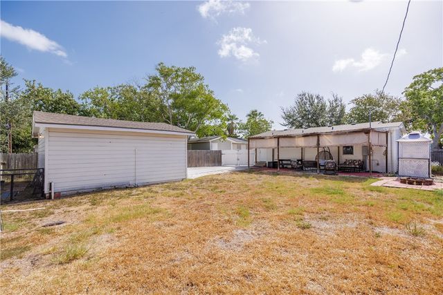 650 Sharon Dr, Corpus Christi, TX 78412