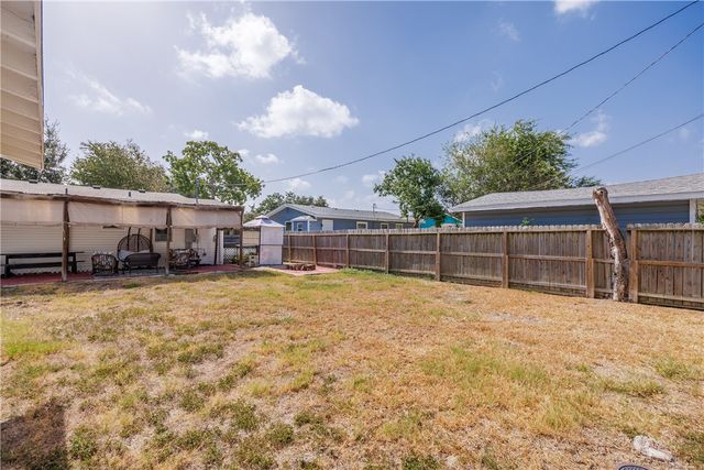650 Sharon Dr, Corpus Christi, TX 78412
