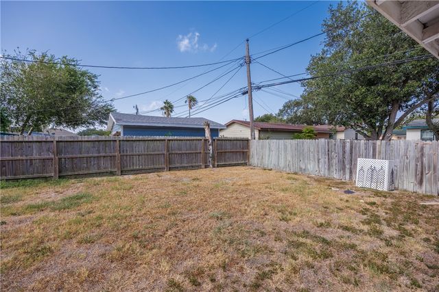 650 Sharon Dr, Corpus Christi, TX 78412