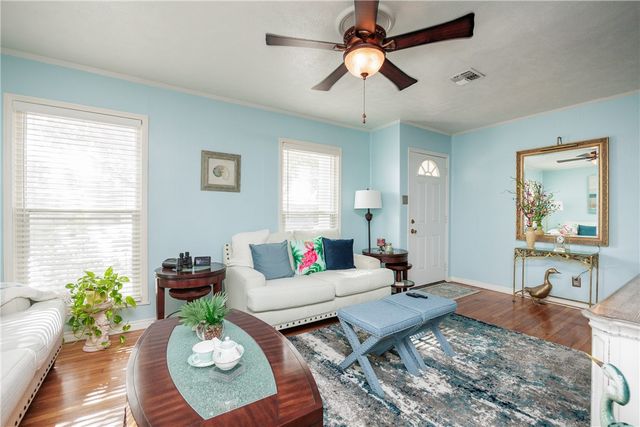650 Sharon Dr, Corpus Christi, TX 78412