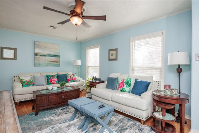 650 Sharon Dr, Corpus Christi, TX 78412