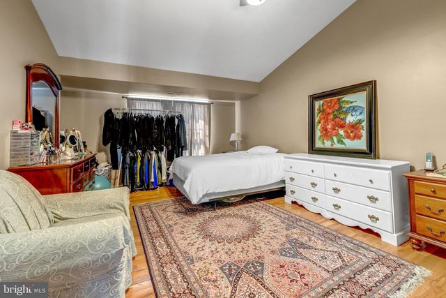 12753 HERON RIDGE DR, Fairfax, VA 22030