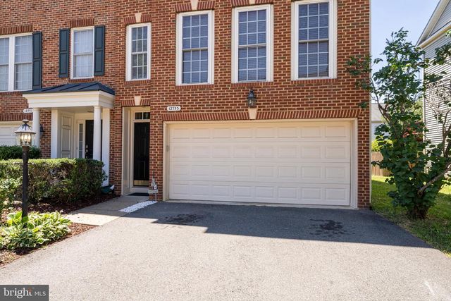 12753 HERON RIDGE DR, Fairfax, VA 22030