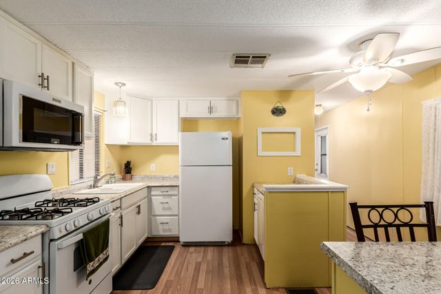 1050 E BROADWAY Avenue 15, Apache Junction, AZ 85119