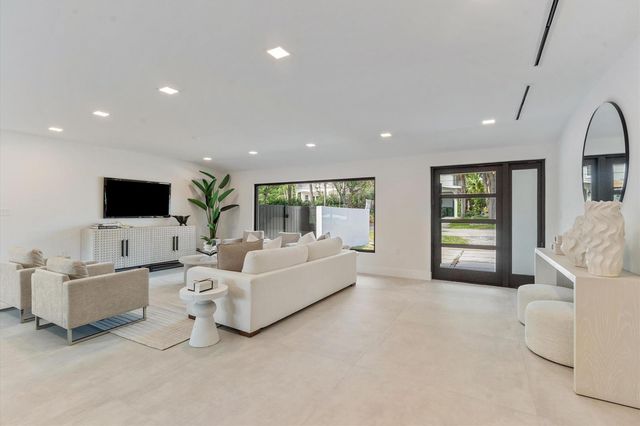 1032 SE 13th Terrace, Fort Lauderdale, FL 33316