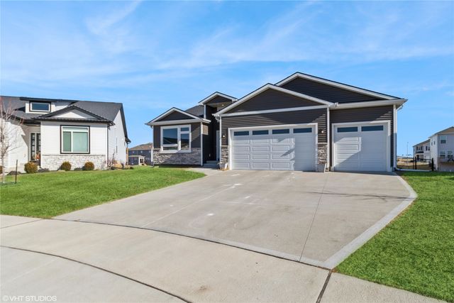 1210 NW Pine Bluff Circle, Waukee, IA 50263