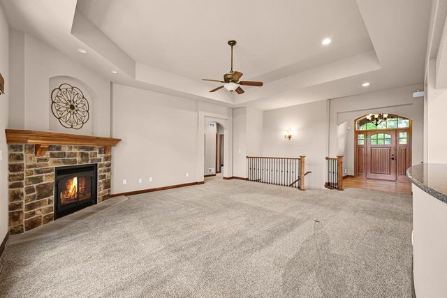 20110 Settlers Hollow LANE, New Berlin, WI 53146