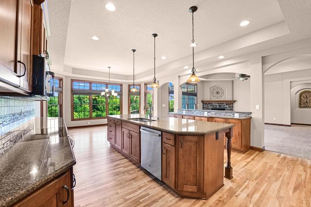 20110 Settlers Hollow LANE, New Berlin, WI 53146