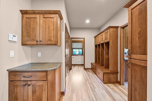 20110 Settlers Hollow LANE, New Berlin, WI 53146