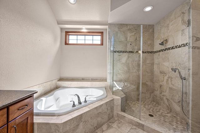 20110 Settlers Hollow LANE, New Berlin, WI 53146