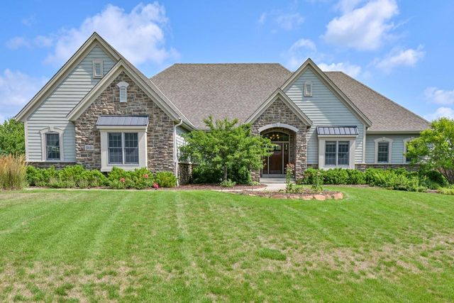 20110 Settlers Hollow LANE, New Berlin, WI 53146
