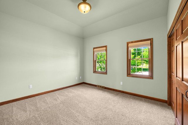 20110 Settlers Hollow LANE, New Berlin, WI 53146