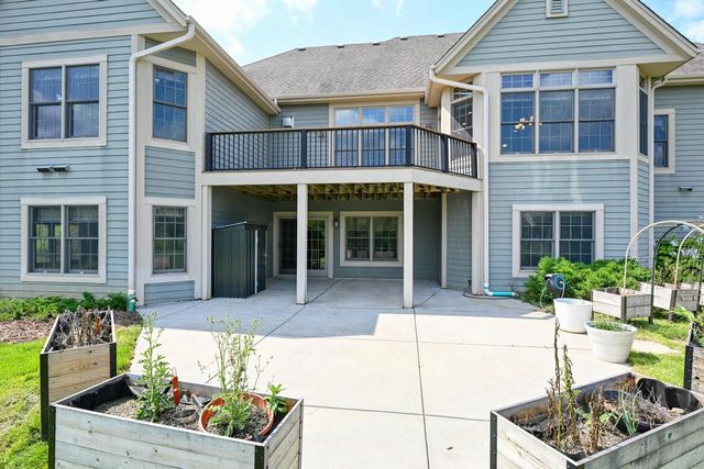 20110 Settlers Hollow LANE, New Berlin, WI 53146