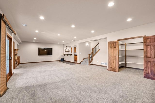 20110 Settlers Hollow LANE, New Berlin, WI 53146