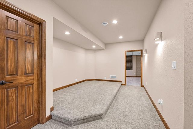 20110 Settlers Hollow LANE, New Berlin, WI 53146