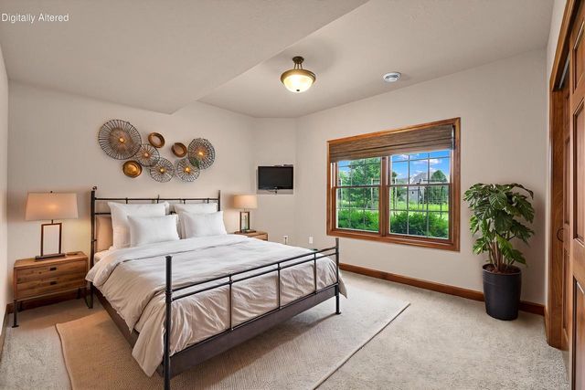 20110 Settlers Hollow LANE, New Berlin, WI 53146