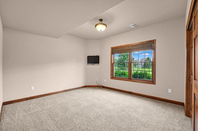 20110 Settlers Hollow LANE, New Berlin, WI 53146