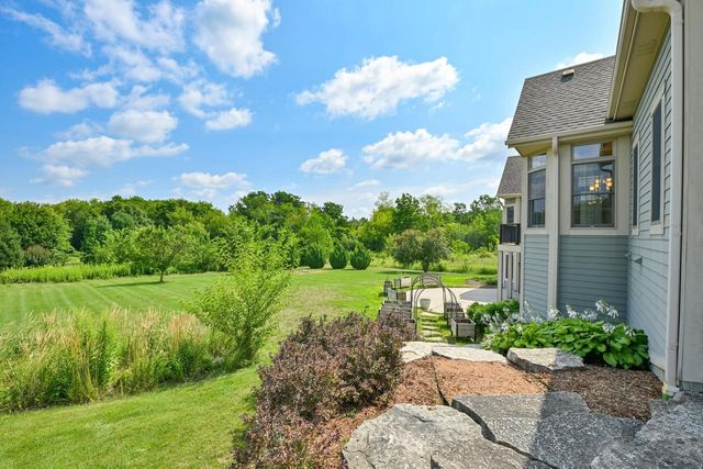 20110 Settlers Hollow LANE, New Berlin, WI 53146