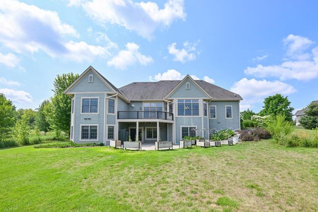 20110 Settlers Hollow LANE, New Berlin, WI 53146