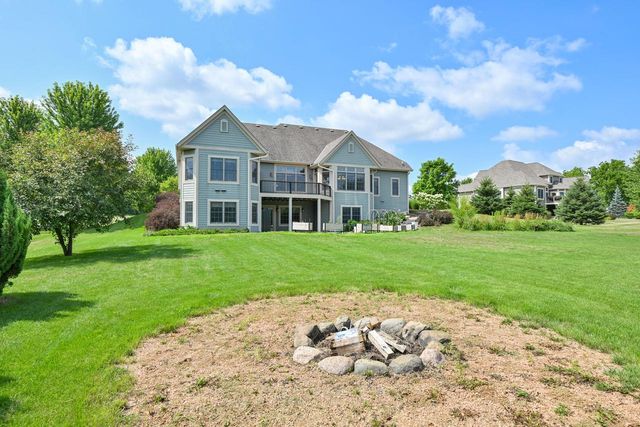 20110 Settlers Hollow LANE, New Berlin, WI 53146