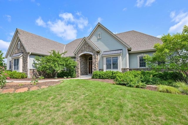 20110 Settlers Hollow LANE, New Berlin, WI 53146