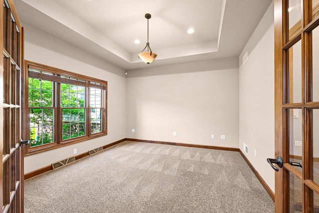 20110 Settlers Hollow LANE, New Berlin, WI 53146
