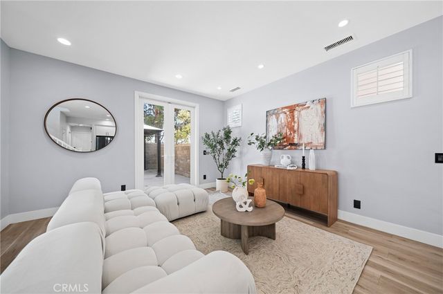 328 Flyers Lane, Tustin, CA 92782