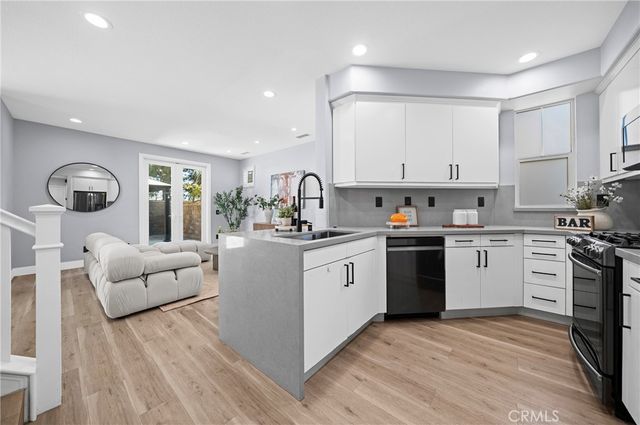 328 Flyers Lane, Tustin, CA 92782