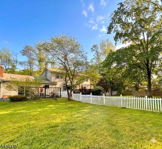 4 Laurel Pl, Chester Twp., NJ 07930
