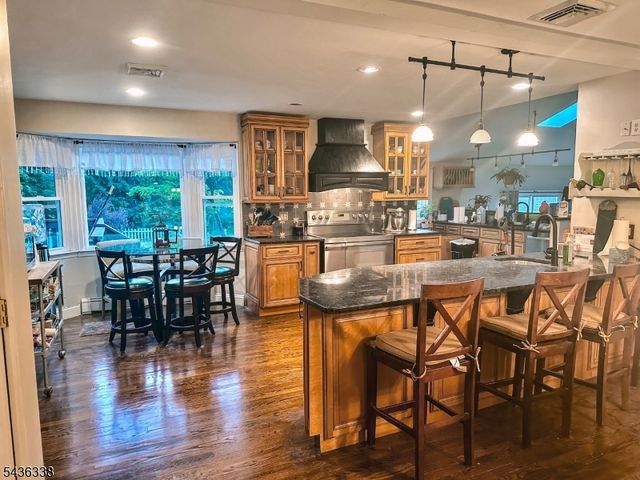 4 Laurel Pl, Chester Twp., NJ 07930