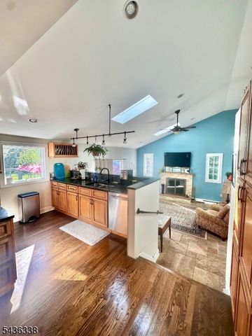4 Laurel Pl, Chester Twp., NJ 07930