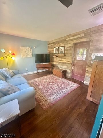 4 Laurel Pl, Chester Twp., NJ 07930