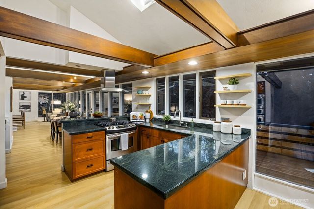 1520 Sycamore Drive SE, Issaquah, WA 98027