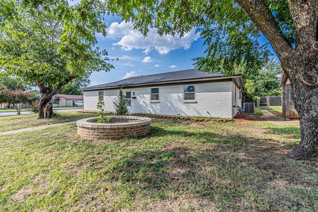7501 Lola Drive, North Richland Hills, TX 76180