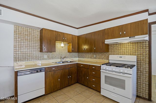 10161 BERMUDA Avenue, El Paso, TX 79925