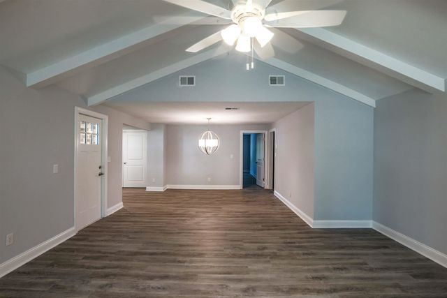 4271 McLamb Ave., Little River, SC 29566