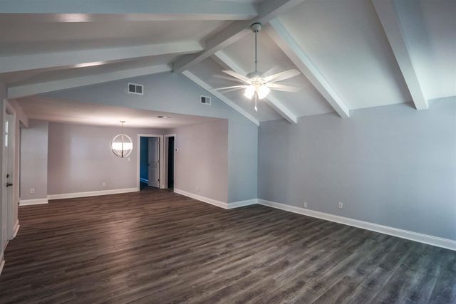 4271 McLamb Ave., Little River, SC 29566