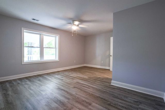 4271 McLamb Ave., Little River, SC 29566